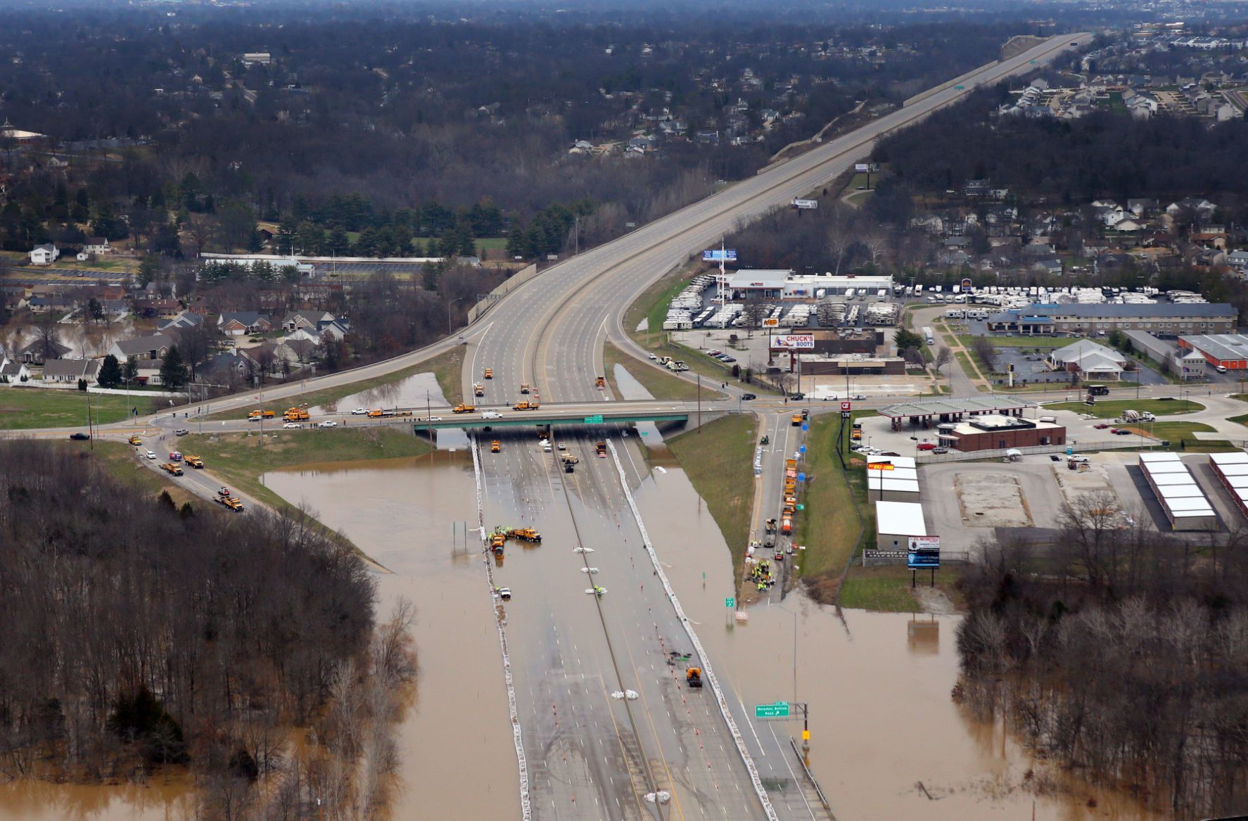 Historic flooding on the Meramec River closes Interstate 55